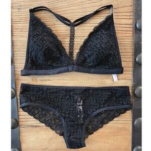 Victoria's Secret Lace Bralette and Hipster panty sz S New